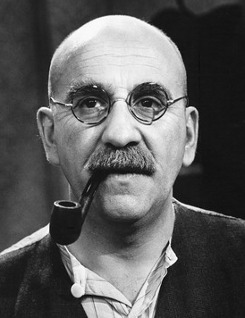 Warren Mitchell